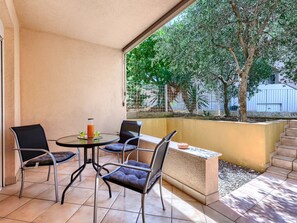Outdoor dining - Apartment Vivoda by Interhome (Pula)
