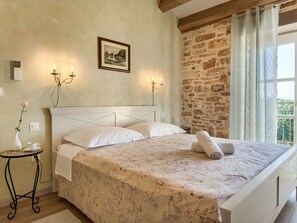 3 slaapkamers, een strijkplank/strijkijzer, wifi