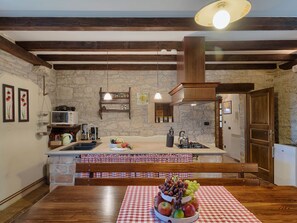 Kühlschrank, Mikrowelle, Ofen, Geschirrspüler