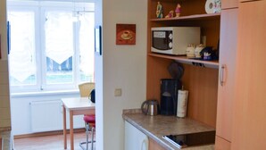 Kjøleskap, mikrobølgeovn, ovn og oppvaskmaskin