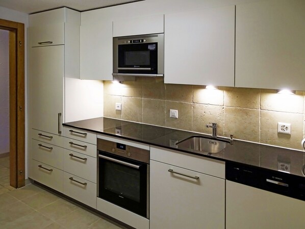 Frigorifero, microonde, forno, lavastoviglie