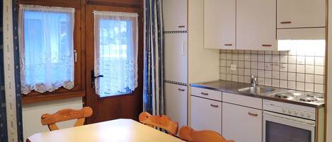 Réfrigérateur, micro-ondes, four, lave-vaisselle