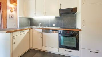 Réfrigérateur, micro-ondes, four, lave-vaisselle