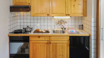 Réfrigérateur, micro-ondes, four, lave-vaisselle