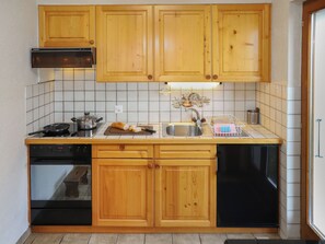 Réfrigérateur, micro-ondes, four, lave-vaisselle