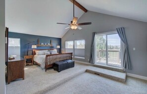 5 bedrooms, in-room safe, desk, iron/ironing board