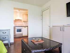 Refrigerador, microondas, horno y lavavajillas 