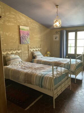 5 Schlafzimmer, Bügeleisen/Bügelbrett, WLAN