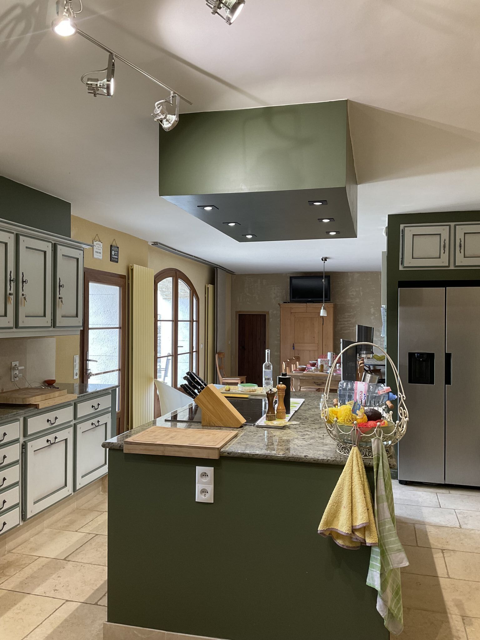 Refrigerador, microondas, horno y lavavajillas 