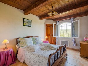 2 slaapkamers, een strijkplank/strijkijzer, wifi