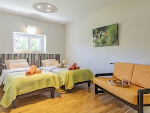 4 camere, una scrivania, ferro/asse da stiro, Wi-Fi