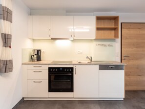 Refrigerador, horno, lavavajillas y tostadora