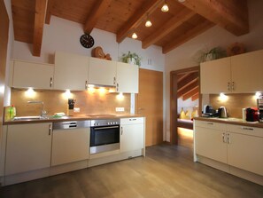 Fridge, oven, dishwasher, toaster - Bergblick by Interhome (Kappl)