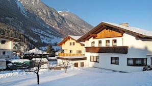 A snow-covered mountain village with traditional wooden houses and a clear view of the mountains. - Apartment Köhle by Interhome (Pfunds-Samnaun)