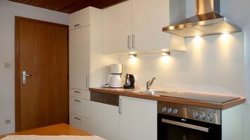 Réfrigérateur, micro-ondes, four, lave-vaisselle