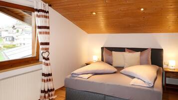 2 bedrooms, WiFi, bed sheets