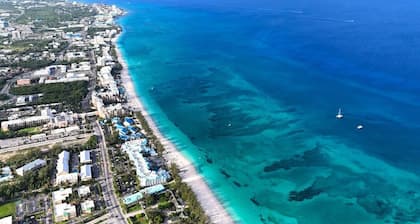 Modern 1BR | Pool & BBQ | Steps to 7 Mile Beach