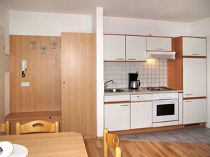 Fridge, microwave, oven, dishwasher - Kristall by Interhome (Prutz/Kaunertal)