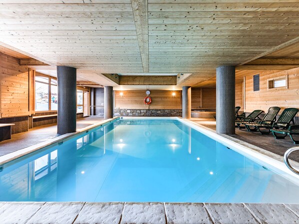 屋内プール、温水プール