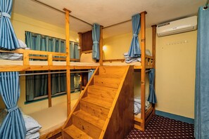 In-room safe, soundproofing, free WiFi, bed sheets