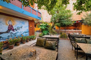 Breakfast, lunch, dinner served; garden views - KWABAHAL BOUTIQUE -LUXURY HOSTEL (Kathmandu)