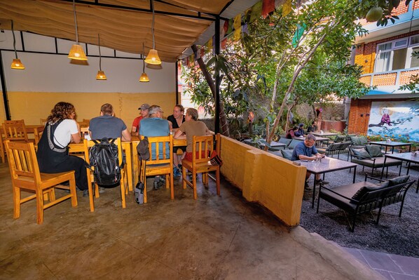 Breakfast, lunch, dinner served; garden views