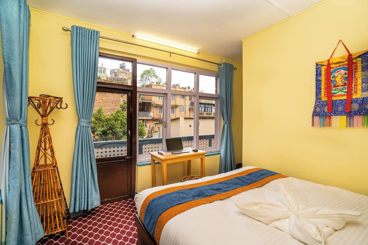In-room safe, soundproofing, free WiFi, bed sheets