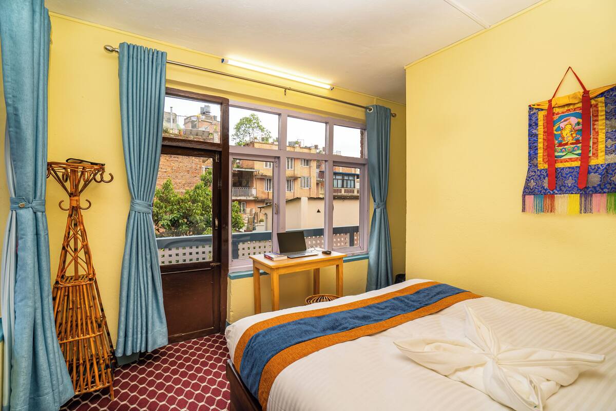 In-room safe, soundproofing, free WiFi, bed sheets