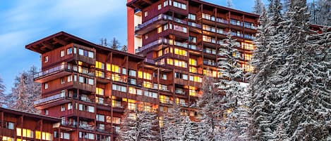 المنشأة من الخارج