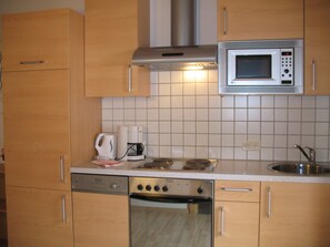 Kjøleskap, mikrobølgeovn, ovn og oppvaskmaskin