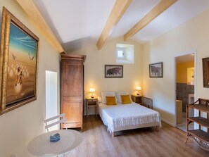 4 bedrooms, desk, iron/ironing board, WiFi - Mas Magot by Interhome (Mons)