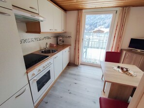 Frigorifero, forno, lavastoviglie, pentole/stoviglie/utensili