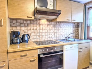 Réfrigérateur, micro-ondes, four, lave-vaisselle