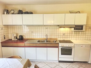 Refrigerador, microondas, horno y lavavajillas 