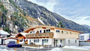 A multi-story hotel with a balcony, surrounded by snow and mountains. - Lili - Top 1 by Interhome (Längenfeld)
