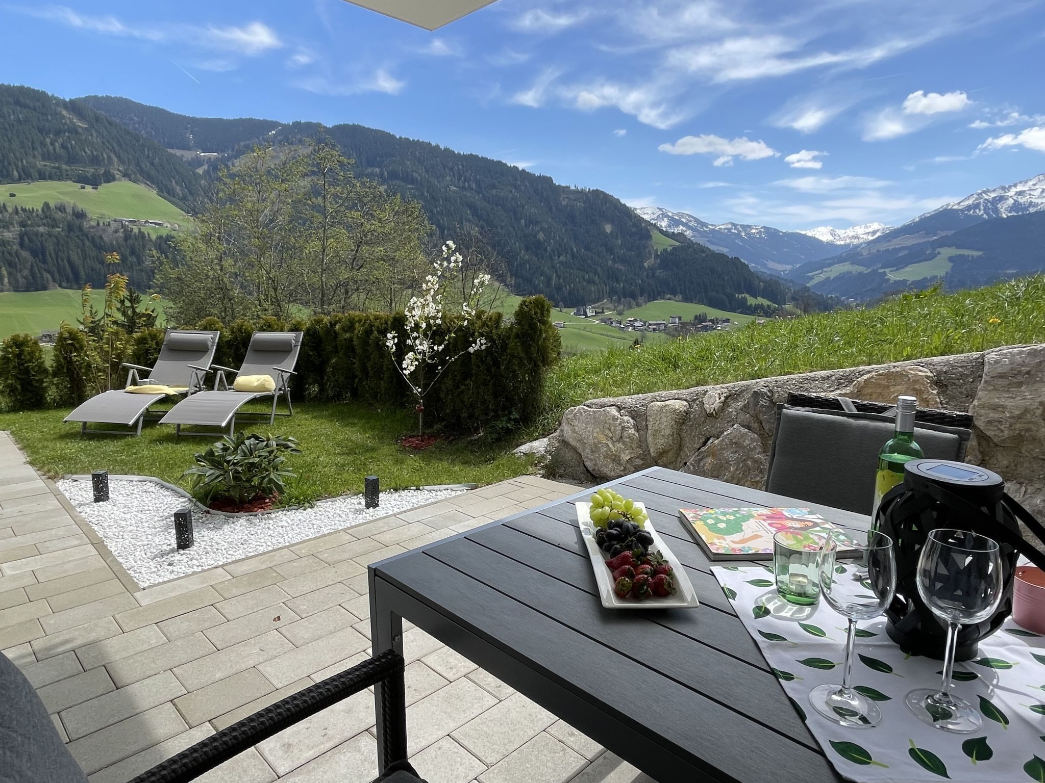 屋外ダイニングエリア