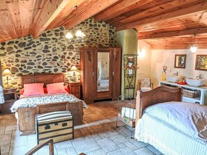 2 室のベッドルーム、アイロン / アイロン台、インターネット