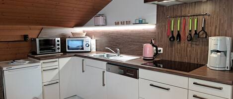 Kühlschrank, Mikrowelle, Ofen, Geschirrspüler