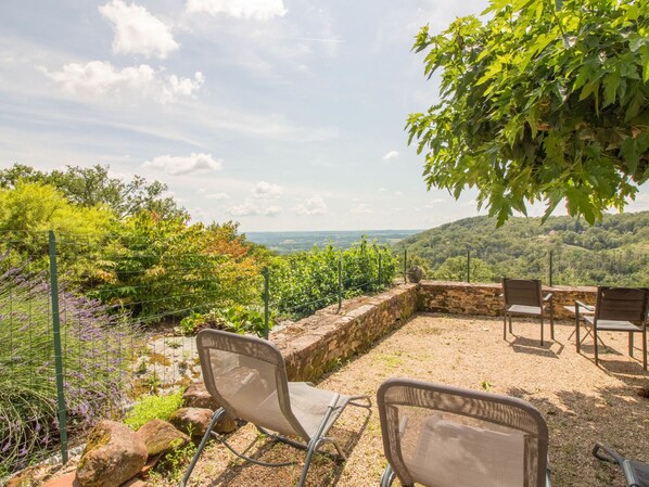 Terrace/patio - La Salesse by Interhome (Meyssac)