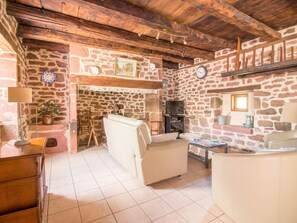 Una televisión, un reproductor de DVD