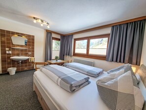 3 bedrooms, WiFi
