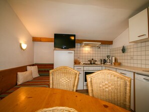 Fridge, oven, dishwasher, cookware/dishes/utensils - Martina by Interhome (Mayrhofen)