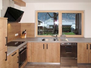 Refrigerador, microondas, horno y lavavajillas 