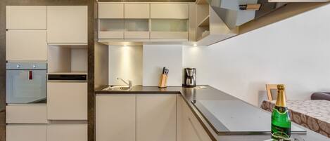 Køleskab, mikrobølgeovn, ovn, opvaskemaskine