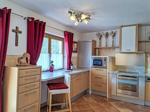 Réfrigérateur, micro-ondes, four, lave-vaisselle