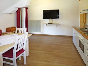 Fridge, oven, cookware/dishes/utensils - Heisenhaus by Interhome (Mayrhofen)