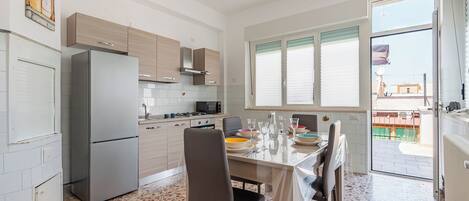 Fridge, microwave, oven, stovetop