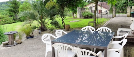 Outdoor dining