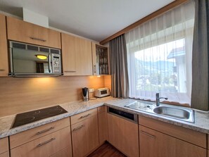 Fridge, microwave, dishwasher, toaster - Apartment Rosa by Interhome (Mayrhofen)