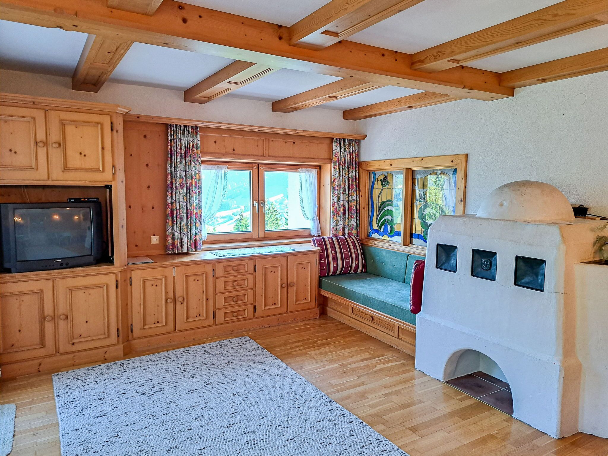 Fernseher, Kamin